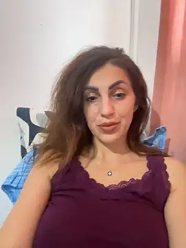 Snapshot of EmaSkyes chatting on November 21, 2025, 7:29 am EmaSkyes online show from November 21, 2025, 7:29 am