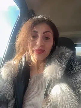 Snapshot of EmaSkyes chatting on November 24, 2025, 9:20 am EmaSkyes online show from November 24, 2025, 9:20 am