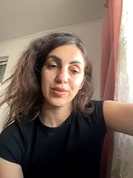 Snapshot of EmaSkyes chatting on November 26, 2025, 9:54 am EmaSkyes online show from November 26, 2025, 9:54 am