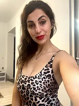 Snapshot of EmaSkyes chatting on November 27, 2025, 7:21 am EmaSkyes online show from November 27, 2025, 7:21 am