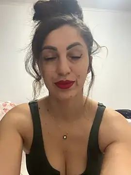 Snapshot of EmaSkyes chatting on December 4, 2025, 7:06 am EmaSkyes online show from December 4, 2025, 7:06 am