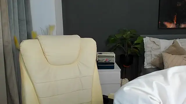 Snapshot of Sonia__Rey chatting on October 28, 2025, 3:36 pm Sonia Rey online show from October 28, 2025, 3:36 pm