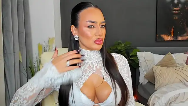 Snapshot of Sonia__Rey chatting on November 18, 2025, 9:08 pm Sonia Rey online show from November 18, 2025, 9:08 pm