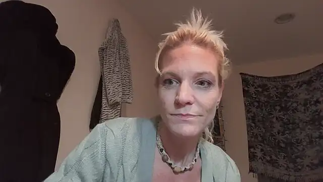 AddieAssets online show from December 5, 2024, 1:58 am