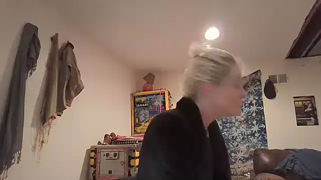 AddieAssets online show from December 12, 2024, 5:42 am