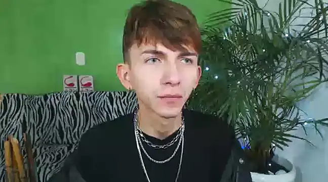 smallgiant27 online show from January 5, 2025, 7:39 pm