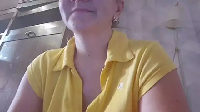 Snapshot of EstrellaWalters chatting on November 3, 2025, 6:25 am EstrellaWalters online show from November 3, 2025, 6:25 am