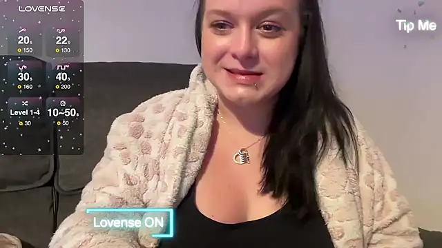 Snapshot of NaughtyWifeUK chatting on January 1, 2025, 1:15 am NaughtyWifeUK online show from January 1, 2025, 1:15 am