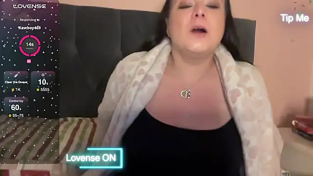 Snapshot of NaughtyWifeUK chatting on January 12, 2025, 4:50 pm NaughtyWifeUK online show from January 12, 2025, 4:50 pm