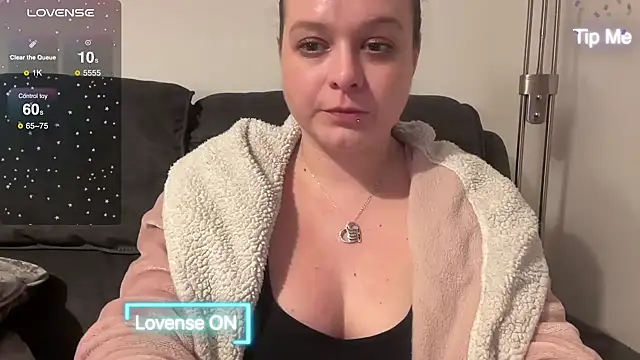 Snapshot of NaughtyWifeUK chatting on February 21, 2025, 12:16 am NaughtyWifeUK online show from February 21, 2025, 12:16 am