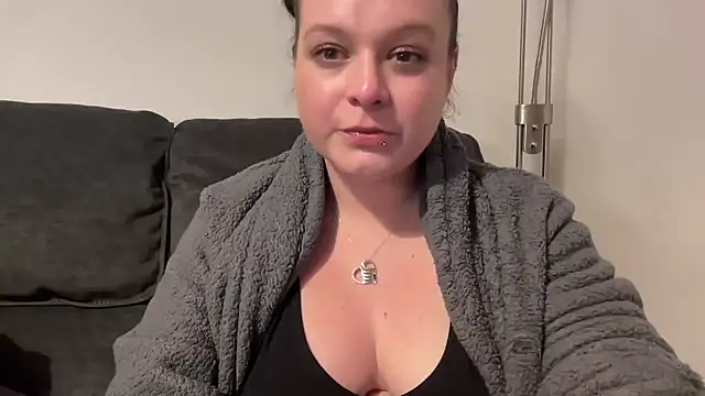 Snapshot of NaughtyWifeUK chatting on March 11, 2025, 11:59 pm NaughtyWifeUK online show from March 11, 2025, 11:59 pm