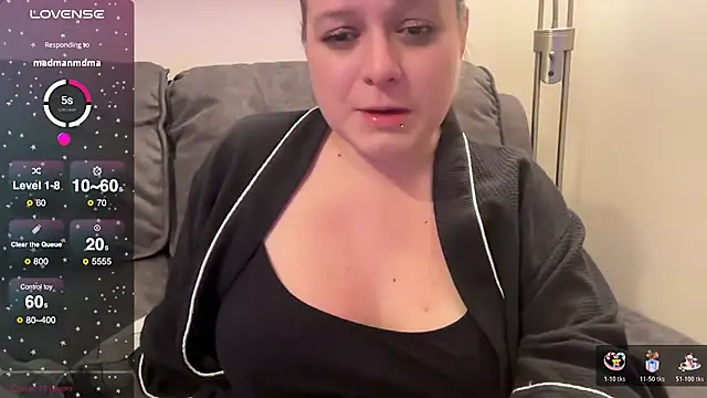 Snapshot of NaughtyWifeUK chatting on November 21, 2025, 1:37 am NaughtyWifeUK online show from November 21, 2025, 1:37 am