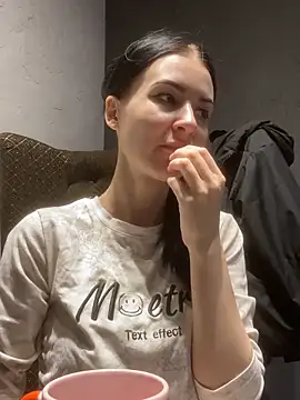 Snapshot of Starry_Siren chatting on October 28, 2025, 7:12 am Starry Siren online show from October 28, 2025, 7:12 am