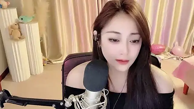 Snapshot of Daisy-77 chatting on February 10, 2025, 9:25 pm Daisy-77 online show from February 10, 2025, 9:25 pm