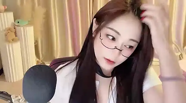 Snapshot of Daisy-77 chatting on February 20, 2025, 6:13 pm Daisy-77 online show from February 20, 2025, 6:13 pm