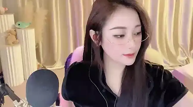 Snapshot of Daisy-77 chatting on February 22, 2025, 9:15 pm Daisy-77 online show from February 22, 2025, 9:15 pm