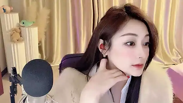 Snapshot of Daisy-77 chatting on February 23, 2025, 11:58 pm Daisy-77 online show from February 23, 2025, 11:58 pm