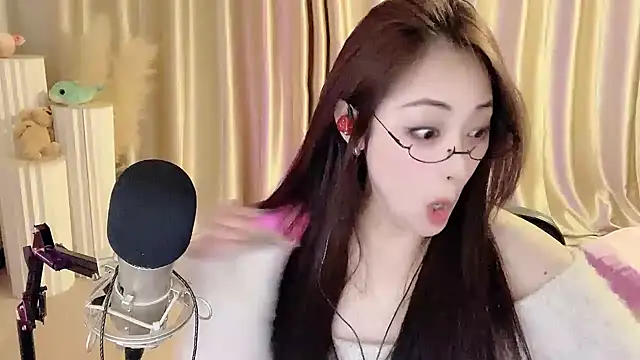 Snapshot of Daisy-77 chatting on February 27, 2025, 10:20 pm Daisy-77 online show from February 27, 2025, 10:20 pm