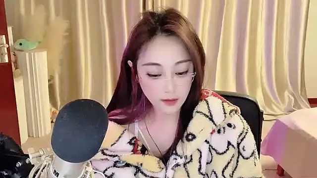 Snapshot of Daisy-77 chatting on March 1, 2025, 11:37 pm Daisy-77 online show from March 1, 2025, 11:37 pm