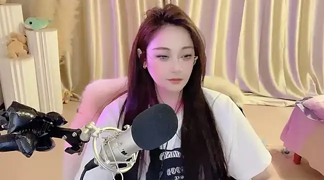 Snapshot of Daisy-77 chatting on March 6, 2025, 12:10 am Daisy-77 online show from March 6, 2025, 12:10 am