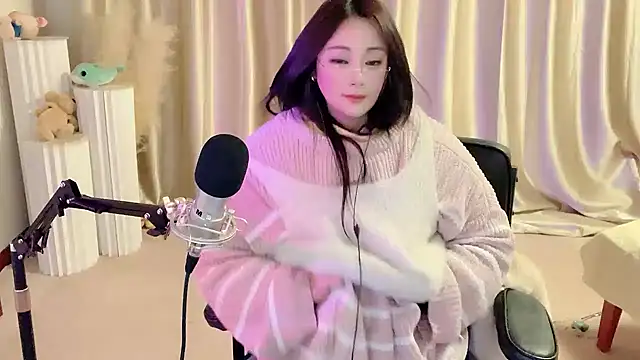 Snapshot of Daisy-77 chatting on March 10, 2025, 9:18 pm Daisy-77 online show from March 10, 2025, 9:18 pm