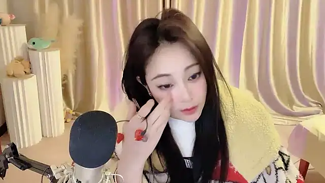 Snapshot of Daisy-77 chatting on March 16, 2025, 6:01 pm Daisy-77 online show from March 16, 2025, 6:01 pm