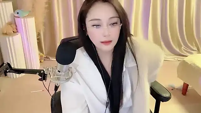 Snapshot of Daisy-77 chatting on March 18, 2025, 8:59 pm Daisy-77 online show from March 18, 2025, 8:59 pm