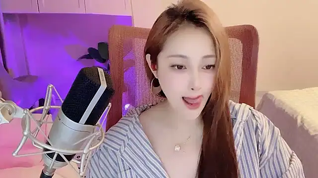 Snapshot of Daisy-77 chatting on September 11, 2025, 6:52 pm Daisy-77 online show from September 11, 2025, 6:52 pm