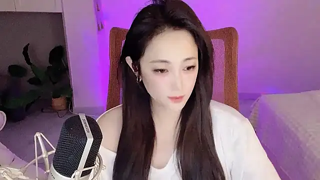 Snapshot of Daisy-77 chatting on December 2, 2025, 3:40 pm Daisy-77 online show from December 2, 2025, 3:40 pm