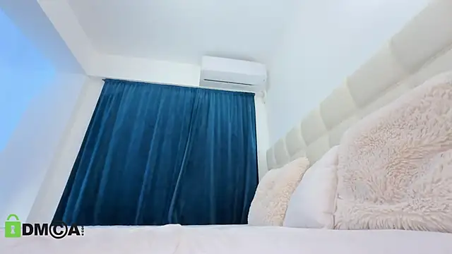 Snapshot of ScarlettAndTom chatting on January 28, 2025, 11:39 pm ScarlettAndTom online show from January 28, 2025, 11:39 pm