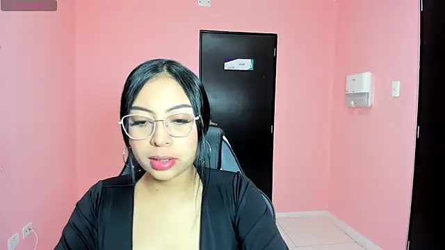 Snapshot of AlanaPetterson chatting on December 10, 2024, 12:49 pm AlanaPetterson online show from December 10, 2024, 12:49 pm