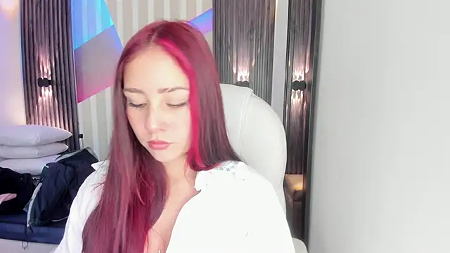 emily layton online show from November 8, 2025, 2:28 pm