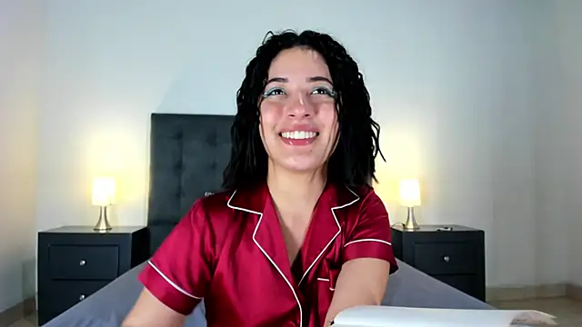 Snapshot of RileySkye chatting on December 22, 2024, 9:00 am RileySkye online show from December 22, 2024, 9:00 am
