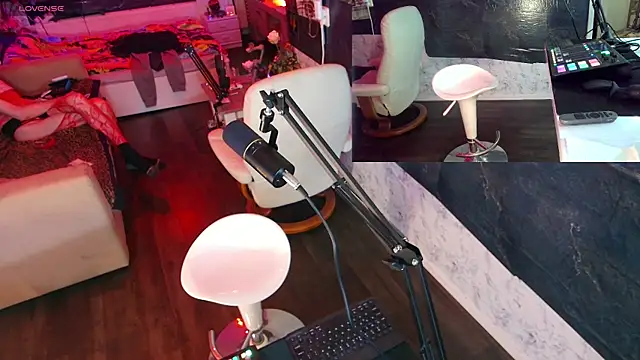 Doggyray44 online show from December 21, 2024, 7:27 pm