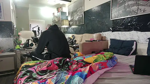 Doggyray44 online show from March 23, 2025, 6:16 am