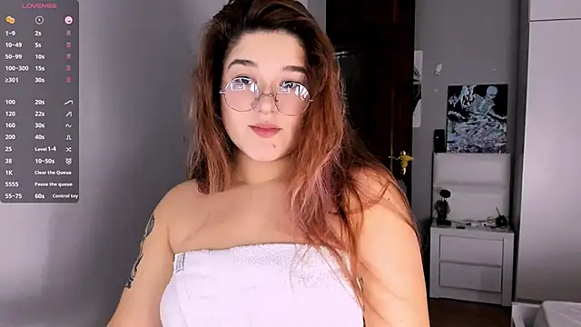 Snapshot of July_Slowdive chatting on December 7, 2024, 3:52 pm July Slowdive online show from December 7, 2024, 3:52 pm