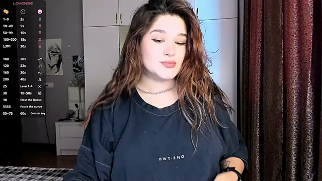 Snapshot of July_Slowdive chatting on March 14, 2025, 12:40 pm July Slowdive online show from March 14, 2025, 12:40 pm