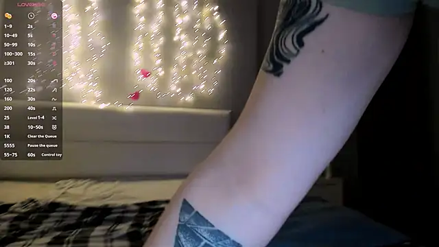 Snapshot of July_Slowdive chatting on March 19, 2025, 1:40 pm July Slowdive online show from March 19, 2025, 1:40 pm