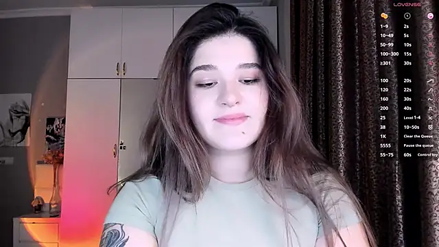 Snapshot of July_Slowdive chatting on March 20, 2025, 2:10 pm July Slowdive online show from March 20, 2025, 2:10 pm