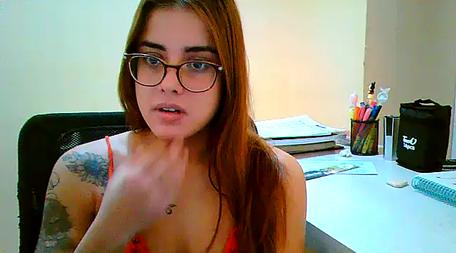 Snapshot of maliamiller chatting on March 20, 2025, 10:32 am maliamiller online show from March 20, 2025, 10:32 am