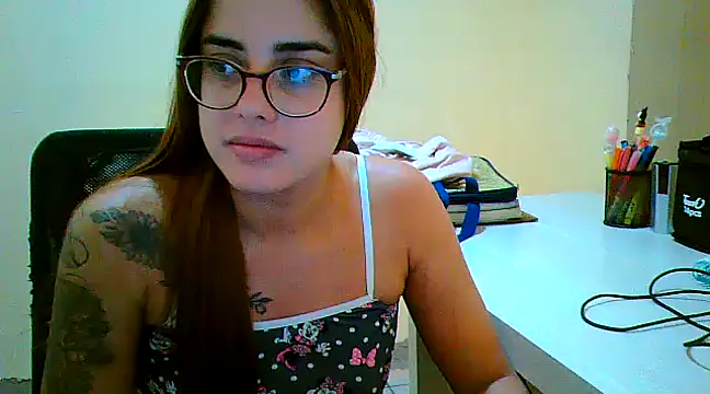 Snapshot of maliamiller chatting on March 21, 2025, 2:18 pm maliamiller online show from March 21, 2025, 2:18 pm