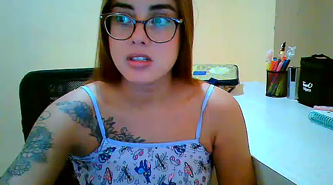 Snapshot of maliamiller chatting on March 22, 2025, 1:19 pm maliamiller online show from March 22, 2025, 1:19 pm