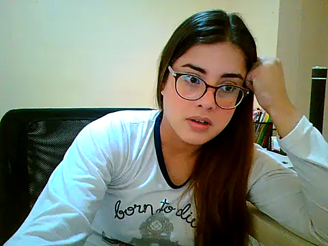 Snapshot of maliamiller chatting on September 24, 2025, 2:20 pm maliamiller online show from September 24, 2025, 2:20 pm