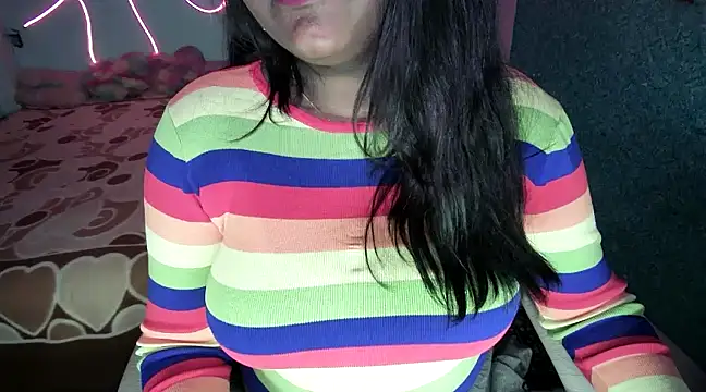 expression queen online show from February 18, 2025, 6:04 pm