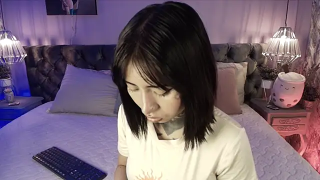 Evangeline bell online show from November 26, 2025, 7:37 pm