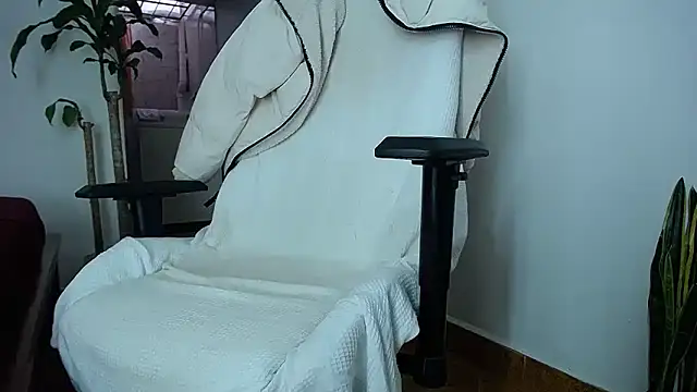 diamond black00 online show from March 7, 2025, 10:43 pm