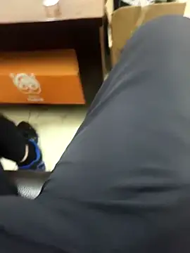 Snapshot of huzi518 chatting on September 11, 2025, 3:06 am huzi518 online show from September 11, 2025, 3:06 am