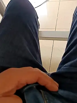 Snapshot of huzi518 chatting on October 28, 2025, 2:26 am huzi518 online show from October 28, 2025, 2:26 am