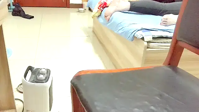 Snapshot of huzi518 chatting on November 2, 2025, 11:56 am huzi518 online show from November 2, 2025, 11:56 am