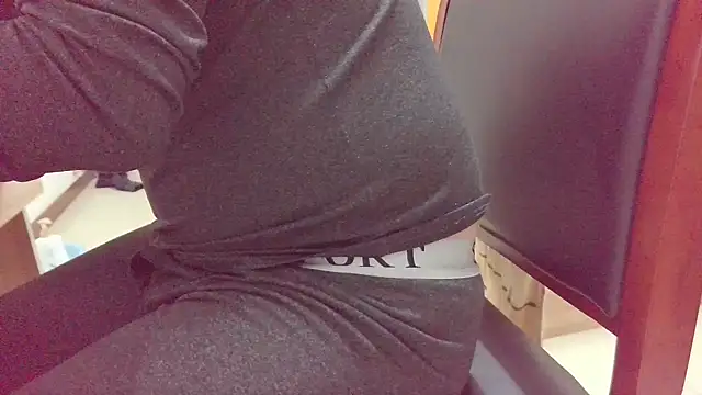 Snapshot of huzi518 chatting on November 4, 2025, 12:15 pm huzi518 online show from November 4, 2025, 12:15 pm